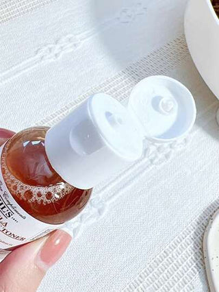 Kiehl's كيلز [ميني] منعش أعشاب الاقحوان 75 مل مصنوع من الأزهار الكاملة والمستخلصات النقية. قد يستخدم منعش أعشاب الاقحوان لتهدئة وتحسين المناطق المشكلة. يحافظ على التوازن الطبيعي والسلامة لبشرتك