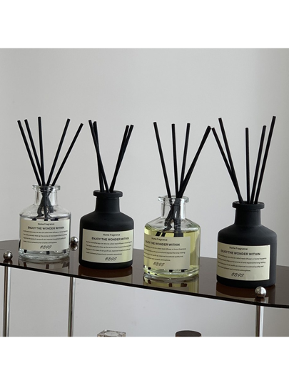 1 مجموعة (1 زجاجة زيت عطري + 4 عيدان موزع) زيت عطري للمنزل بدون لهب، مجموعة موزع الرائحة للاستمتاع برائحة طويلة الأمد، مناسب لغرفة النوم والحمام وغرفة المعيشة وما إلى ذلك.