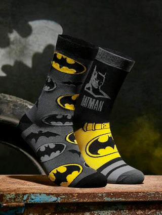 BATMAN X SHEIN زوجان من الجوارب بطاقم بخط الأعلى ذات لوحة الألوان مع شعار البطل والخفاش