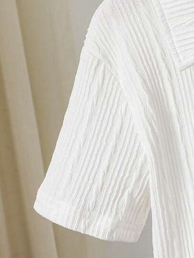 SHEIN قمصان أكمام قصيرة بنقشة ملمس للأولاد الصغار، بسيطة وأنيقة، تتناسب جيدًا مع شورتات ذات لون واحد والجينز لإطلالة أنيقة ومريحة، متنوعة وقوية، مناسبة لحياة الأولاد اليومية، للخروجات والتجمعات والمدرسة وأكثر