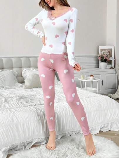 طقم تانكيني حريمي طقم ملابس داخلية حرارية نسائية بأكمام طويلة وبنطال طويل، بتصميم يحتوي على طبعات قلوب ذات ألوان متباينة وتطريز دانتيل