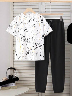 SHEIN 2 قطعة/مجموعة ملابس أنيقة رياضية للمراهقين الشباب، تيشرت أبيض أكمام قصيرة بطبعة رذاذ الطلاء وبنطلون أسود، ملابس مجموعة