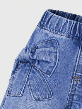 SHEIN Playful Pals بنطال جينز فتاة مرتاح الساقين قصاصة مطرزة بشريط أنيق، غسل كاجوال، مناسب للارتداء اليومي