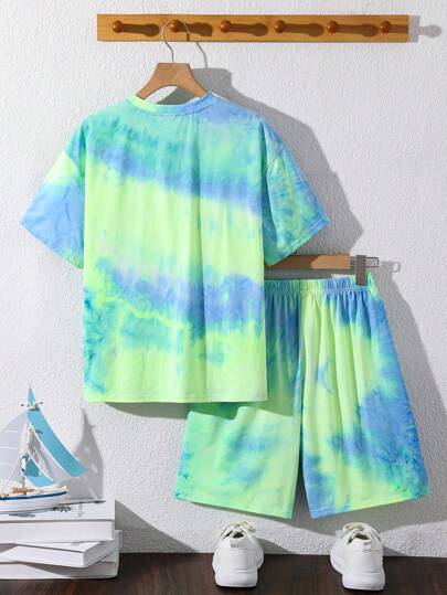 SHEIN طقم تي شيرت وشورت ذو أكمام قصيرة مربوط بالصبغ الملون لصبي مراهق ، إجازة