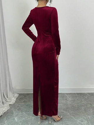 Modelyn فستان أنيق ضيق مرصع باللؤلؤ مع وبر أخضر قصير