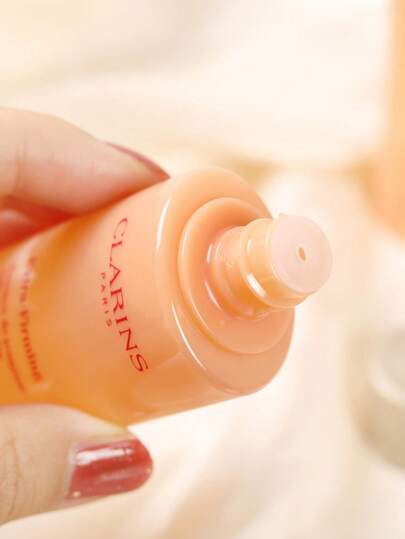 Clarins كلارنس [ميني] معالجة ترطيب مركز 50 مل | معالجة مرطبة بشكل مكثف وخالية من الكحول تعمل على شد البشرة وشدها وتقاوم التجاعيد بشكل ملحوظ