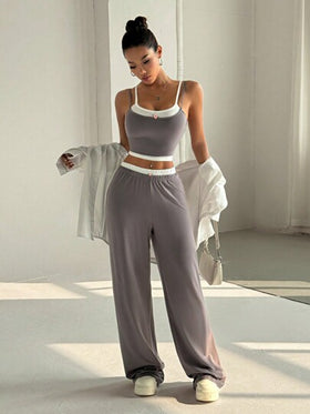 SHEIN Unity طقم رياضي عصري على الطراز الأمريكي - توب أكمام لامع رمادي مع حوافٍ متباينة وبنطال طويل متوسط الخصر، بدلة سيدات من قطعتين للصيف