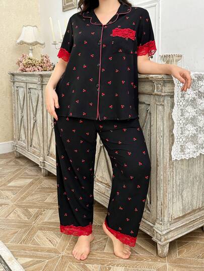 CottageSlumber طقم بيجاما مطبوع بالكرز مع رقع من الدانتيل والكشكشة، لحجم كبير الحجم
