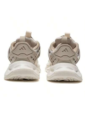 Adidas أحذية الركض مميزة XLG RUNNER DELUXE ، ذات نعل سميك للنساء للركض اليومي لمسافة قصيرة، IH7799