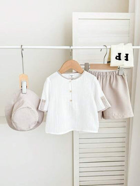 SHEIN Leap Crew طقم أطفال مكون من 3 قطع: قبعة دلو بألوان متباينة ، وبلوزة أكمام قصيرة نصف حاشية ، وشورت بخصر مطاطي