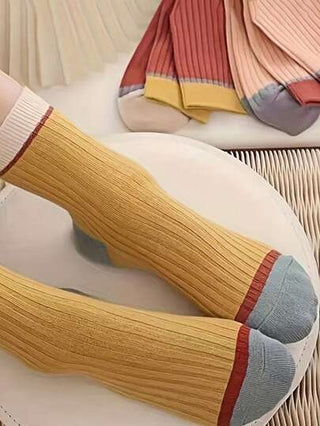 5/10 زوج من جوارب النساء متوسطة الطول طراز مخطط متعدد الألوان، جوارب فوق الركبة مخطرة جديدة من Maillard، جوارب ناعمة وماصة للرطوبة، موضة عالية باستايل متمايز Ins وطراز بريبي للسيدات، جوارب متوسطة الطول مناسبة لجميع المواسم