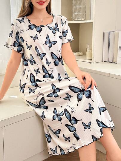 SHEIN فستان نوم قصير الأكمام مزين برسم الفراشة والأحرف بتصميم عادي