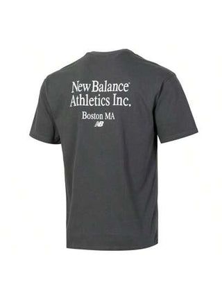 New Balance تيشيرت كاجوال بأكمام قصيرة وياقة مستديرة، ملابس علوية رياضي مريح ومتنفس، طراز يناسب الجنسين NEE35201-DKG