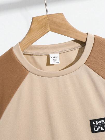 SHEIN مجموعة تشكيلة لون الفتى المراهق تي شيرت عنق مستدير وبنطلون طويل 2 قطعة/طقم، مناسب للتنقل والمدرسة والاستخدام اليومي العادي والرياضة في فصل الربيع/الصيف