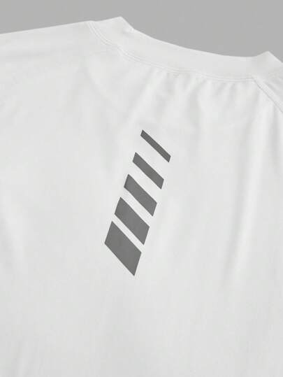 Manfinity Sport Polished تي شيرت رياضي كاجوال للرجال بأكمام رجلان وطباعة هندسية