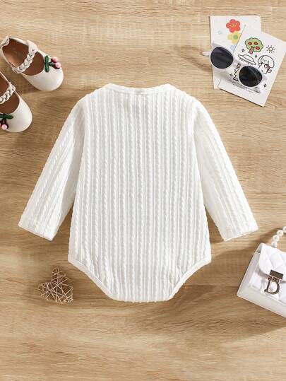 SHEIN Vintaside Kids 1 قطعة قميص طويل الأكمام لبنت رضيعة من قماش جاكار ناعم بلون واحد برقبة طاقية، للارتداء اليومي في الربيع والخريف (4 قطع ملابس متطابقة للعائلة الأم والطفل يباعان بشكل منفصل)