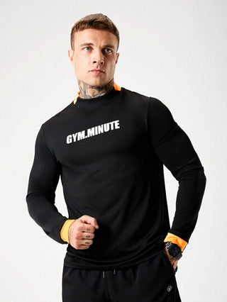 Manfinity Sport PWRUP تيشرت رياضي كاجوال بياقة مستديرة طويل الأكمام مزخرف بطباعة حروف