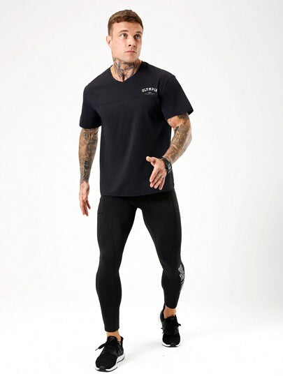 Manfinity Sport Corelite تي شيرت رياضي آسيوسي للرجال مطبوع عليه حرف قصير الأكمام