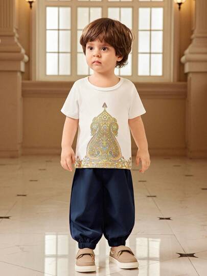 SHEIN 4 قطع طقم رضيع ولد صيفي كاجوال ذو طباعة ملونة، يشمل جاكيت زرقاء و جاكيت و بنطلون مطابق و حقيبة، مناسب للاستخدام اليومي و اللعب الخارجي و المدرسة و العطلات، لائق لملابس الأسرة الترفيهية و الرياضية و الحفلات