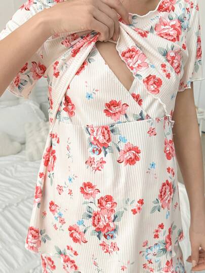 Shein Underwear&Sleepwear Maternity طقم بيجامة حمل يتكون من بنطلون رياضي قصير الأكمام بنمط زهري للرضاعة الطبيعية