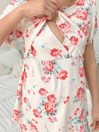 Shein Underwear&Sleepwear Maternity طقم بيجامة حمل يتكون من بنطلون رياضي قصير الأكمام بنمط زهري للرضاعة الطبيعية