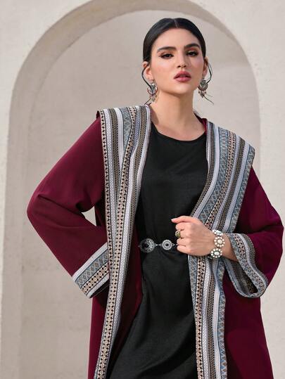 Al Najma عباءة نسائية جاكيت برقبة غطاء طويلة الأكمام بطباعة هندسية متواضعة