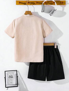 SHEIN طقم بنطال قصير وقميص نصف كم رقبة على شكل حرف V للصبية المراهقين