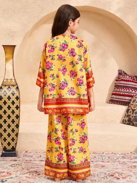 SHEIN Leap Crew مجموعة (جاكيت وبنطلون واسع الساق) كاجوال للكبيرات بطبعة زهور صغيرة لإطلالة إجازة