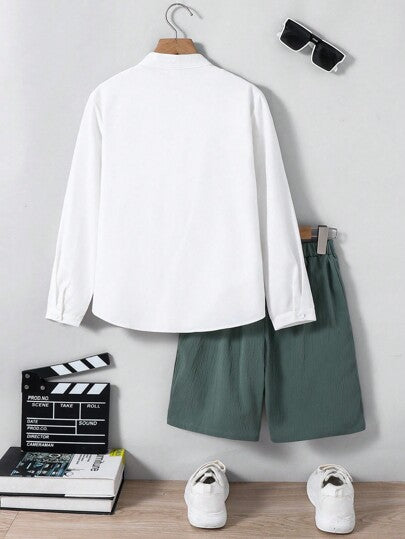 SHEIN Leap Crew 2 قطعة أطفال / أولاد مراهقين، بنطلون قصير صلب اللون وقميص أكمام طويلة سترة كاجوال ذو ياقة كلاسيكية، بزر في الأسفل وفضفاض، طقم زي رجالي