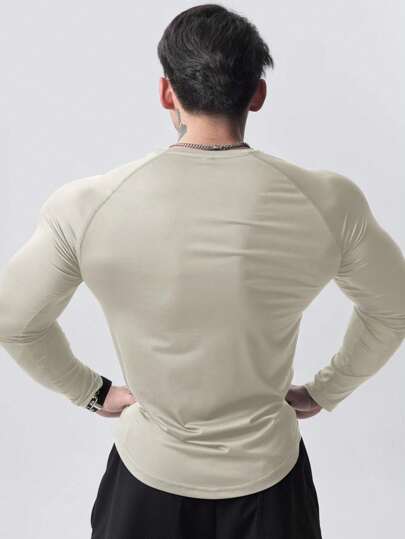 Manfinity Fitness تي شيرت رياضي رجالي بأكمام راغلان مطبوع عليه حرف