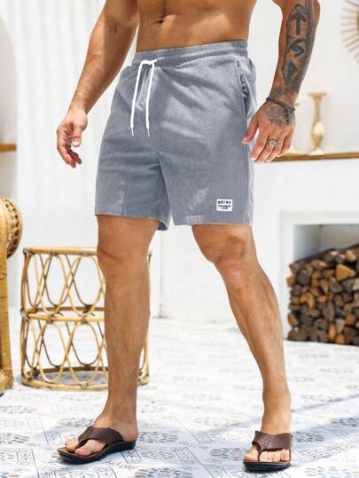 Manfinity Homme شورت رجالي فضفاض مكون من خيط ورقعة بشعارات، شورت رجالي صيفي عادي، ملابس رجالية