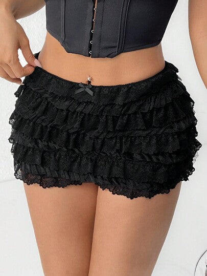 PETITE شورت أبيض متدرج بكشكشة متعددة الطبقات ذو خصر منخفض للحفلات والسهرات للأنثى من طراز Y2K