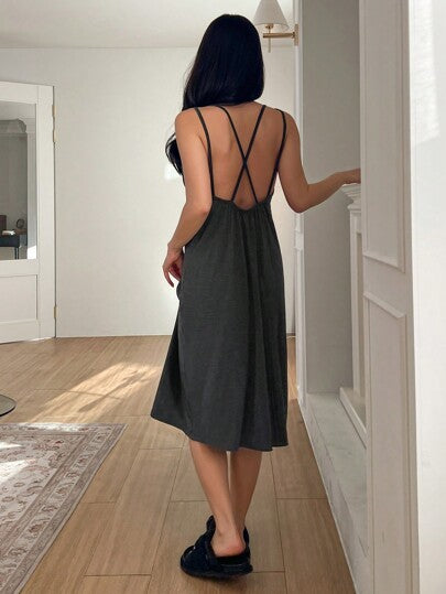 DAZY فستان نوم بحمالات رفيعة وظهر متقاطع بتصميم بسيط رمضان