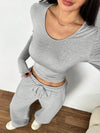 SHEIN EZwear 2 قطعة ألبسة للنساء تتكون من بلوزة بياقة مستديرة وأكمام طويلة وبنطلون مجموعة لون عادي