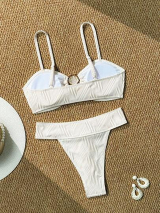 Swim Vcay طقم بدلة سباحة نسائية مكون من قطعتين ذو تفاصيل حزام معدنية على نسيج قماشي مثقب بنقوش ، بلون داخل المشمش، طراز جديد