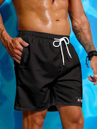 Manfinity Swimmode شورت شاطئ كاجوال صيفي للرجال كتابة مطبوعة ذو خصر كت