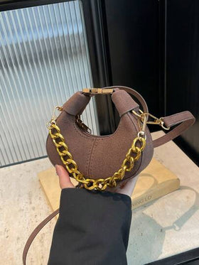 حقيبة كروس صغيرة أنيقة ذات سلسلة ديكورية بلون البني القهوائي، مناسبة لملابس الخريف/الشتاء للنساء، يمكن أن تحمل أحمر الشفاه والمفاتيح والمناديل، إكسسوار عصري