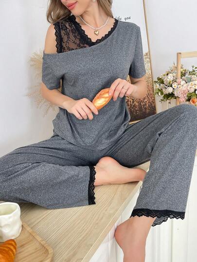 SHEIN طقم بيجامات منزلية كتل لونيه منقطة النطاق بأكمام قصيره عند الأكتاف
