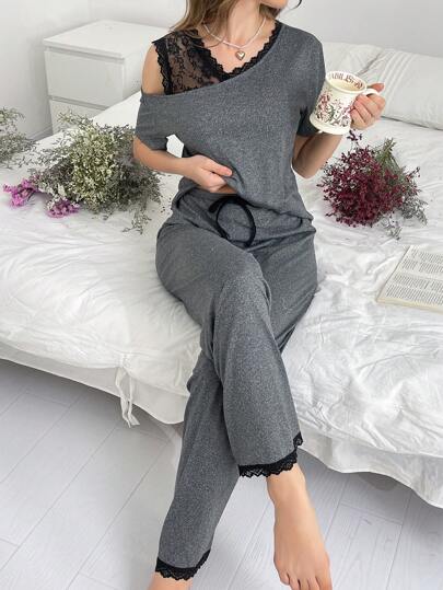 SHEIN طقم بيجامات منزلية كتل لونيه منقطة النطاق بأكمام قصيره عند الأكتاف