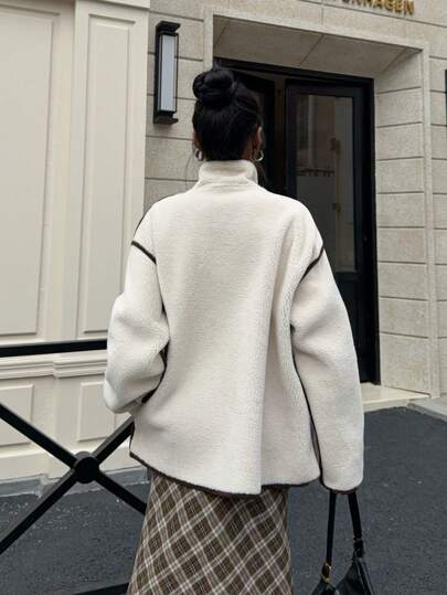 SHEIN EZwear جاكيت كلاسيكي أكمام طويلة مع جيوب جانبية وأزرار أمامية، يتميز بتريم ذو لون متباين، مناسب لفصلي الخريف والشتاء