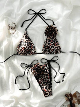 SHEIN لباس سباحة للنساء من قطعتين ذي حمالات رفيعة مع نقش أنيق على شكل حيوانات، وتزيين بتصميم أزهار ثلاثية الأبعاد، مناسب للاستخدام اليومي والعطلات على الشاطئ