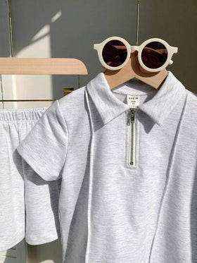 SHEIN 2 قطعة / مجموعة قميص بولو نسيج مضفر فضفاض بلون واحد وشورت مناسبة للأطفال للخروج، العودة للمدرسة، الحفلات، المناسبات، الزفاف، المعمودية، اللبس اليومي، الرياضة، الربيع/الصيف