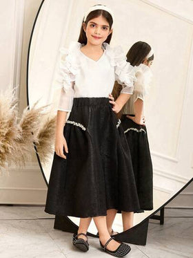 SHEIN ملابس علوية أنيقة للفتيات المراهقات من الأورجانزا مكسرة الياقة على شكل حرف V مناسبة للجسم بأكمام ثلاثة أرباع بتصميم رقعي باللون الأبيض