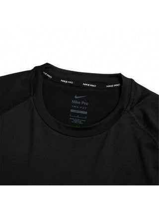 Nike تي شيرت بطبعة شعار Dri-Fit بياقة طاقم بأكمام طويلة بطراز أمريكي كلاسيكي، للرجال، أسود، FB7920-010
