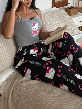 SANRIO طقم بيجامة للنساء مكون من 2 قطعة: توب كروب مطبوع عليه هيلو كيتي + بنطلون مستقيم بخصر مطاطي