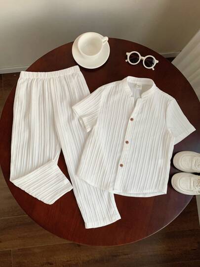 SHEIN مجموعة من 2 قطعة ل- طفل/ طفلة، قميص أبيض أكمام قصيرة وبنطلون من نسيج ملمسي مريح للاستخدام اليومي والعادي، مناسب للداخل والخارج والرياضة واللعب والحفلات والتصوير والإجازات في فصلي الربيع والصيف