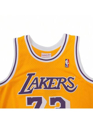 Mitchell & Ness بنسبة أوي لاعب كرة السلة الرجالي - رقصة MN الرجعي -إصدار المشجعين - الفريق لوس أنجلوس ليكرز لموسم 1998-99 في روديمان بالأصفر قمصان رياضية بلا أكمام