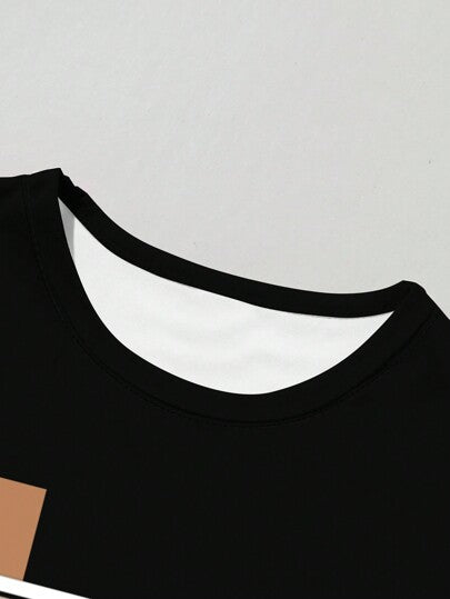 SHEIN تي شيرت كاجوال للأولاد المراهقين مع طباعة رقمية مخططة، تصميم أزياء مناسب للأنشطة الرياضية الخارجية