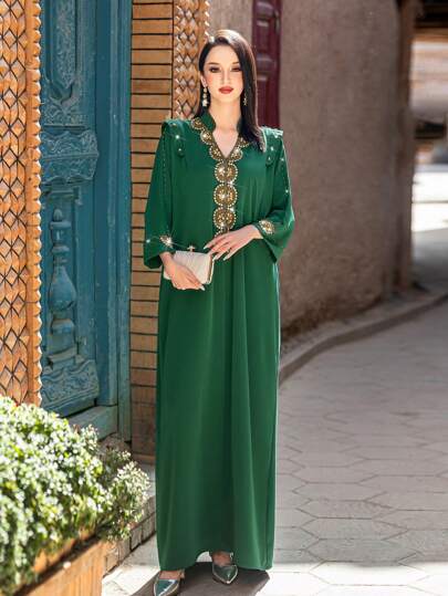Al Najma فستان أنيق أنثوي طويل الأكمام مزين بالراين الأخضر بطراز عربي متواضع ،