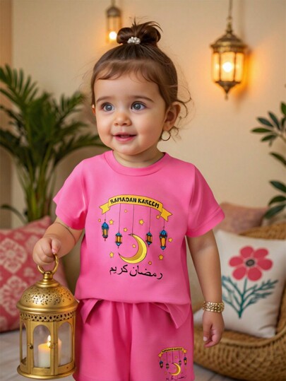 طقم تي شيرت قصير الأكمام مطبوع وشورت قصير للبنات الصغار، كاجوال